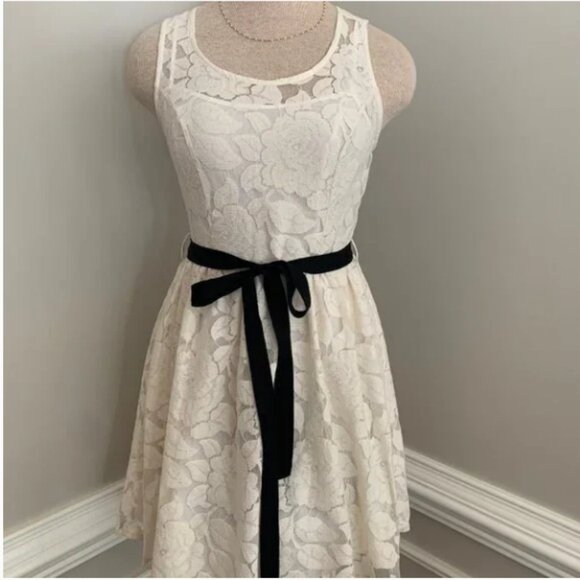 Monteau Lace Dress Ivory with black ribbon belt Size Small - Picture 9 of 9